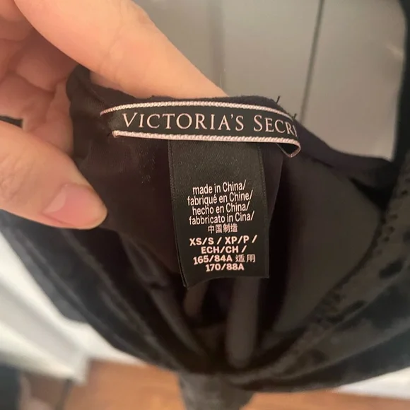 VELVET BLACK BODYSUIT- XS 🖤 - Picture 4 of 4